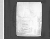 Locule avec plaque de marbre.