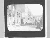 ZW. Germans looting the houses in vise.