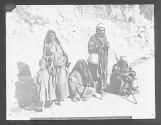 Group of Beggars. (illeg.). Groupe de Mendiants.
