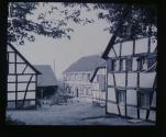 Bergisches Gehoft mit abgebrannten Wirtschaftsteilen