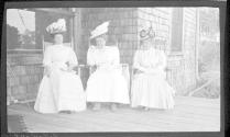 Marie Willard, May Gifford and Josephine Dickman on porch, Oak Lodge Trip