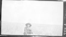 Osa Johnson with dead lion, African Safari