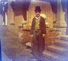 [Charlie Chaplin as The Tramp]