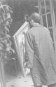 [Man carrying --Mona Lisa--]