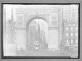 [Arch in Washington Square Park]