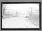 [auto on road]