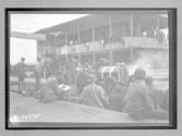 [#11 pit crew]