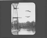 Figures diving