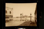 The Piazzetta, the two columns and St. George, Venice. La Piazzetta, les deux colonnes et St. George, Venise.
