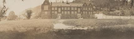 Large building, Western Trip