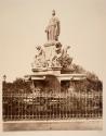 Nimes. Fontaine