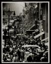 [Lunch Hour on Fifth Avenue, Manhattan]