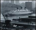 [Hudson River, The Queen Mary sailing for Europe]
