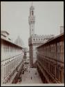 Firenze – II Portico degli Uffizi (G. Vasari) e il Palazzo Vecchio.