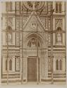 Porta a Destra Della Facciata