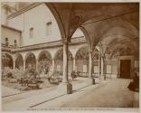R. Museo di S. Marco. Veduta del primo chiostro.