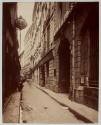 Le Rue Quincampoix - Vue prise de la Rue des Lombards (4e)