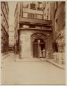 Bureau des Lingeres Place St. Opportune