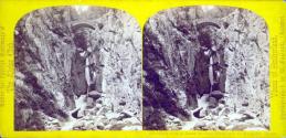 Pont Dans La Gorge De L'Eau Noiré Près De Martigny. Suisse