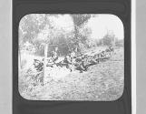 ZW. British Tommies defending behind barbed wire.