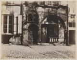 [House façade, possibly in Paris]