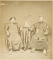 Femme annamite en consultation chez un médecin chinois