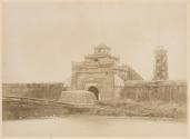 Porte de la citadelle de Bac-Ninh par laquelle entrèrent les français