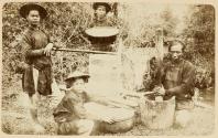 Coolies préparant le riz, colonne de Hong-Hoa