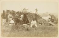 Campement de l'artillerie à Yok. Rivière Claire