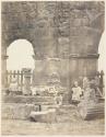 Intérieur du praetorium, ruines romaines recueillies dans les fouilles de Lambessa