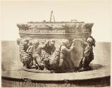 Putéal sur la place de San Giovanni et Paolo