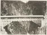 Pont couvert à l'entrée de la vallée de Russein