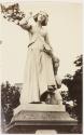 [Statue, Jardin du Luxembourg, Paris]
