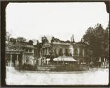 [Buildings and fountain in Paris]