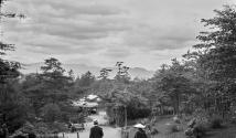 Wide garden-people touring, Japan Trip
