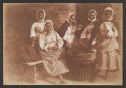 [Mrs. Grace Ramsay and other Fisherwomen of Newhaven]