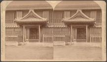 Japanese Com's Dwelling, Piazza