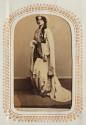 Oriental Lady en demi-toilette