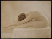 [Seated nude woman]