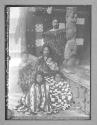 Nouvelle Zelande-famille Maori/(On orig):MAORI GROUP/JM 2030