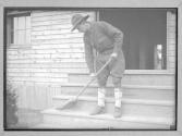 [Soldier Sweeping]