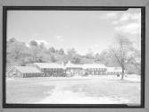 [Camp, Building]