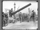 American Soldiers Artillery Guns