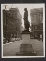 Sculpture of Benjamin Franklin on sidewalk, Philadelphia