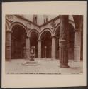 Firenze, Cortile del Palazzo del Podestà; secolo XIV \ Firenze, Cortile di Palazzo Vecchio, riordinato nel 1434 da Michelozzi e decorato nel 1565 da altri