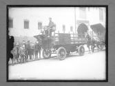 [truck, "Electric Vehicle Company Hartford"]