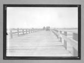 [auto crossing bridge]