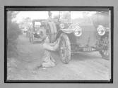 [auto tour, fixing tire]