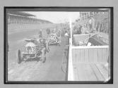 [auto racetrack pit-stop]