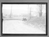 [auto on road]